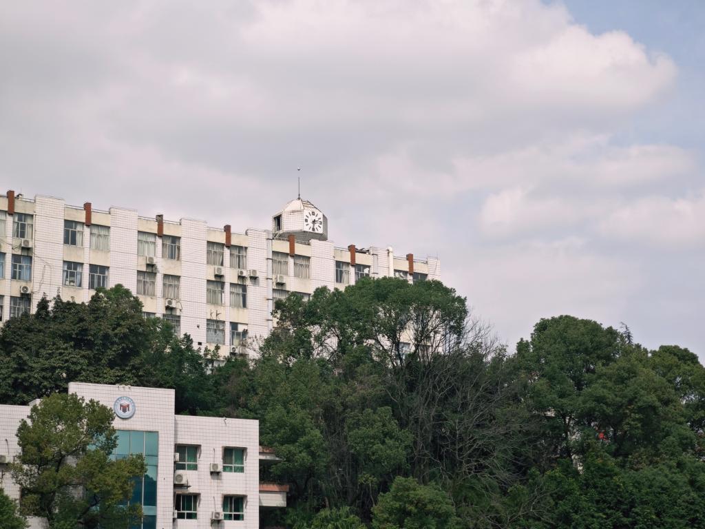 南岸校区建筑风景图（经管学院田梦媛摄）