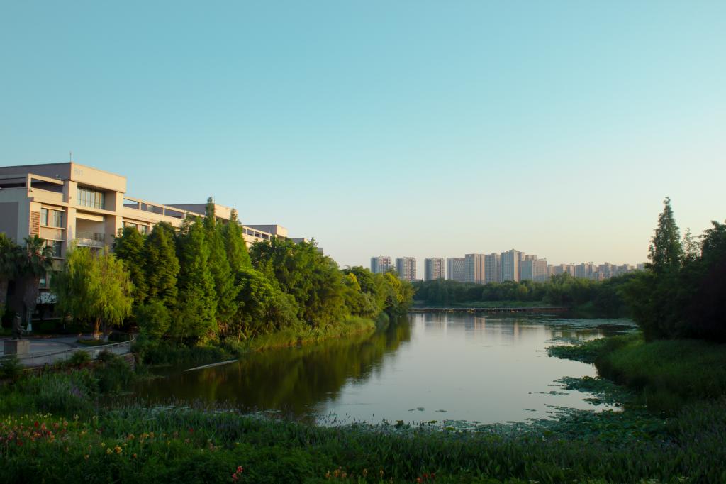 科学城校区建筑风景图