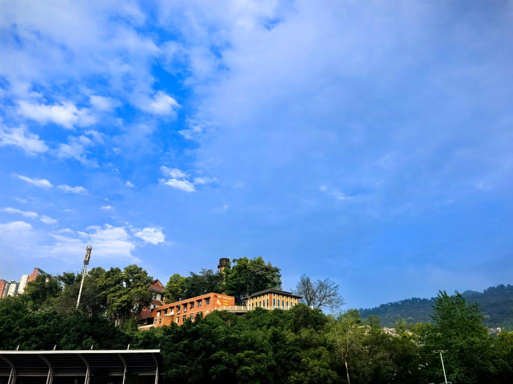 “两路”精神育人园(宣传部摄）