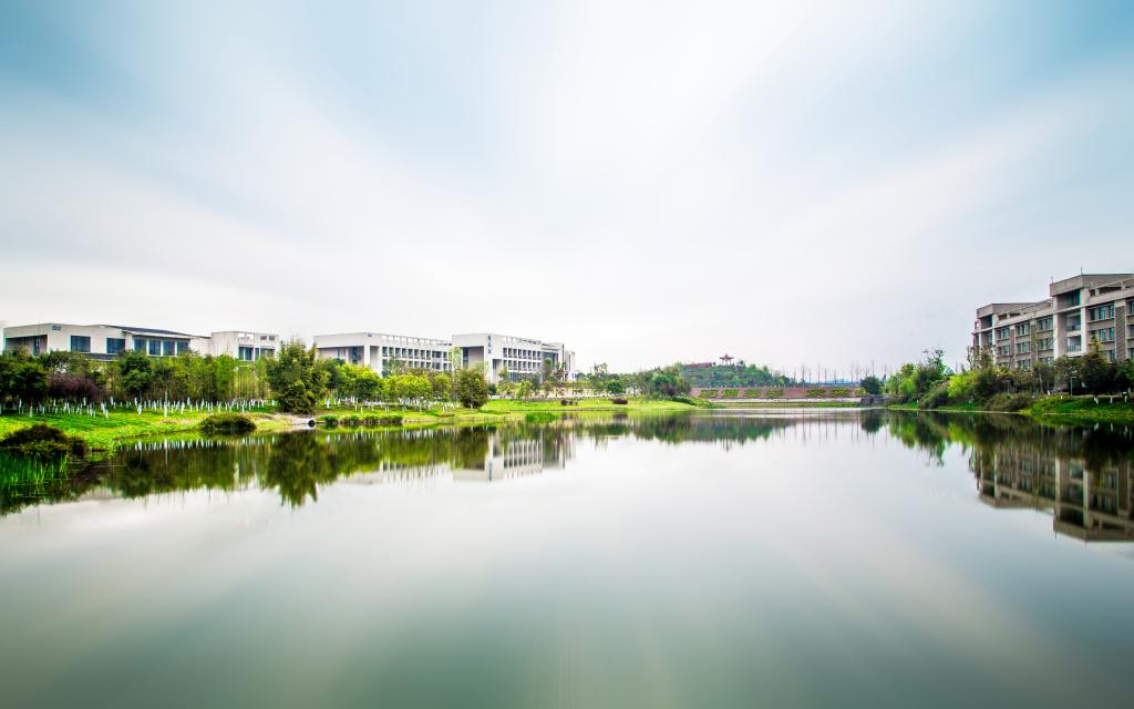 科学城校区李子湖畔