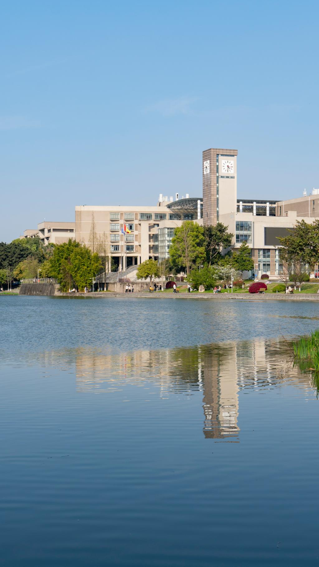 科学城校区李子湖畔